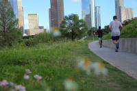 Two people running on a sidewalk at Buffalo Baou Park in Houston, Texas. Photo from City Park Alliance